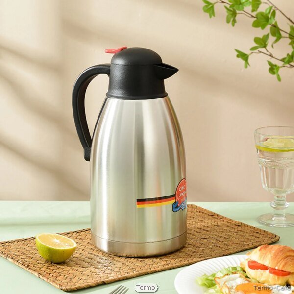 Termo de café pequeño de acero inoxidable con diseño elegante y práctico, ideal para mantener bebidas calientes en cualquier ocasión.