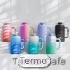 Jarras térmicas metálicas con colores degradados y asa lateral sobre fondo blanco, disponibles en varios tamaños y tonos pastel modernos